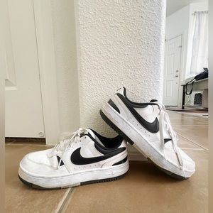 Nike Gamma Force Sneakers Women (7.5)